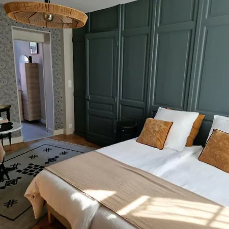 Le 11 En Pevele Bed & Breakfast 3*