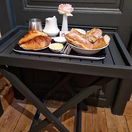 Le 11 En Pevele Bed & Breakfast